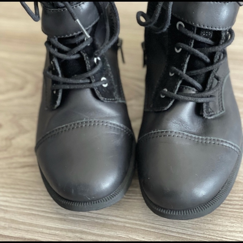 Ugg Women’s Combat Boots size 9 - Picture 7 of 12